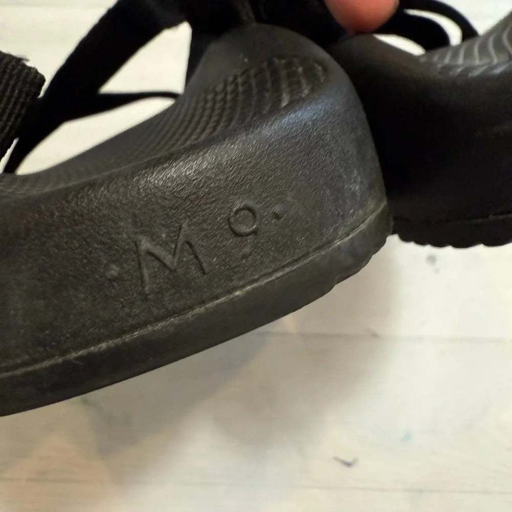 Chaco men's black‎ classic strappy sandals size 9